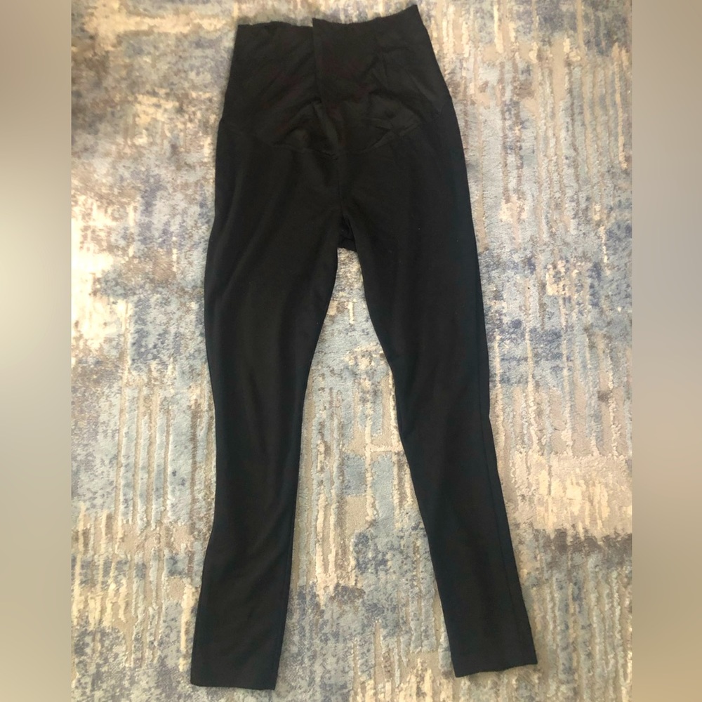 Size M Liz Lange Maternity leggings